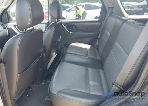 2004 Ford Escape Xlt z USA, uszkodzony, nr VIN 1FMYU93114DA20638